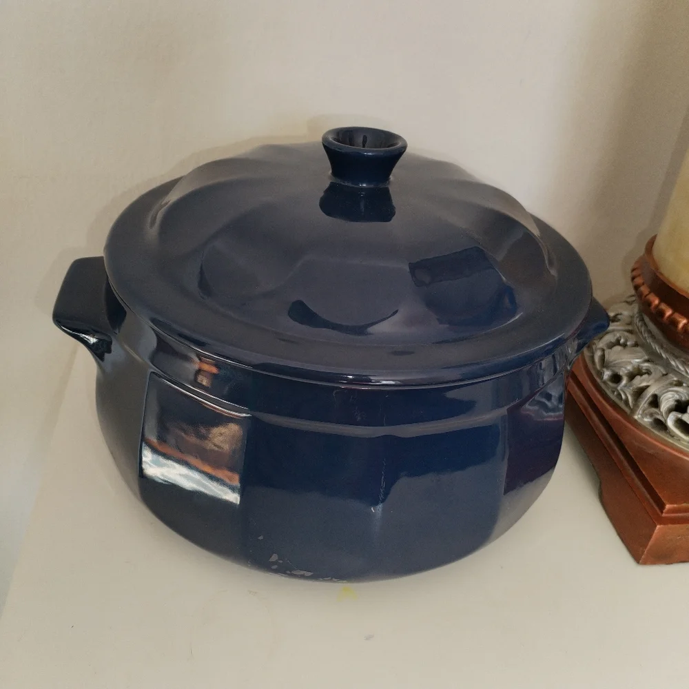 Beautiful Navy Blue Emile Henry Ceramic Covered Casserole 9×5